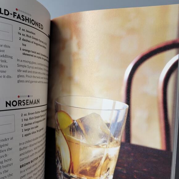 Food & Wine Cocktails 2016 Drink Recipes Mixology Guide Paperback Time Inc Books - Picture 6 of 16